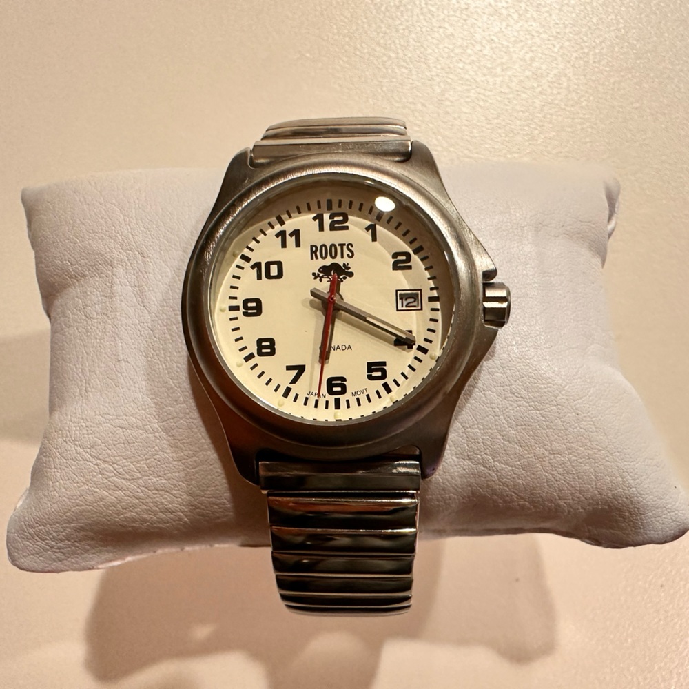 Root’s Canada Women’s Watch **Free surprise gift with purchase!